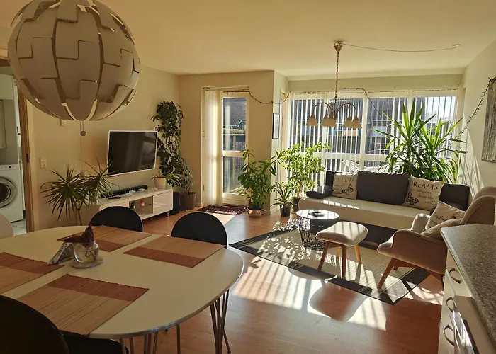Charming Room In A Cozy Home In Stege
