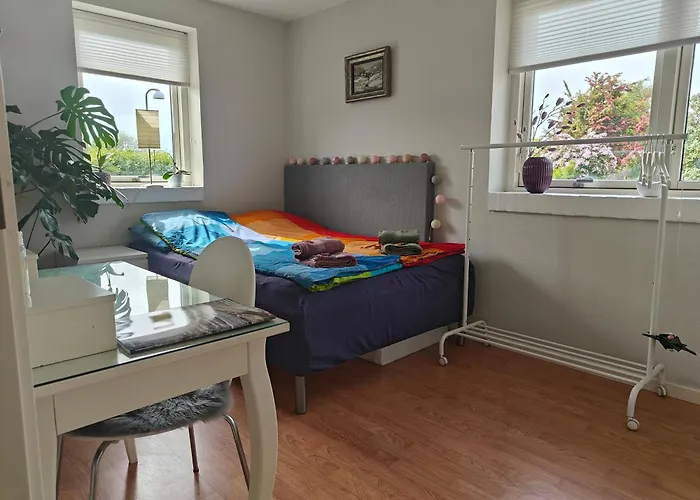Charming Room In A Cozy Home In Stege